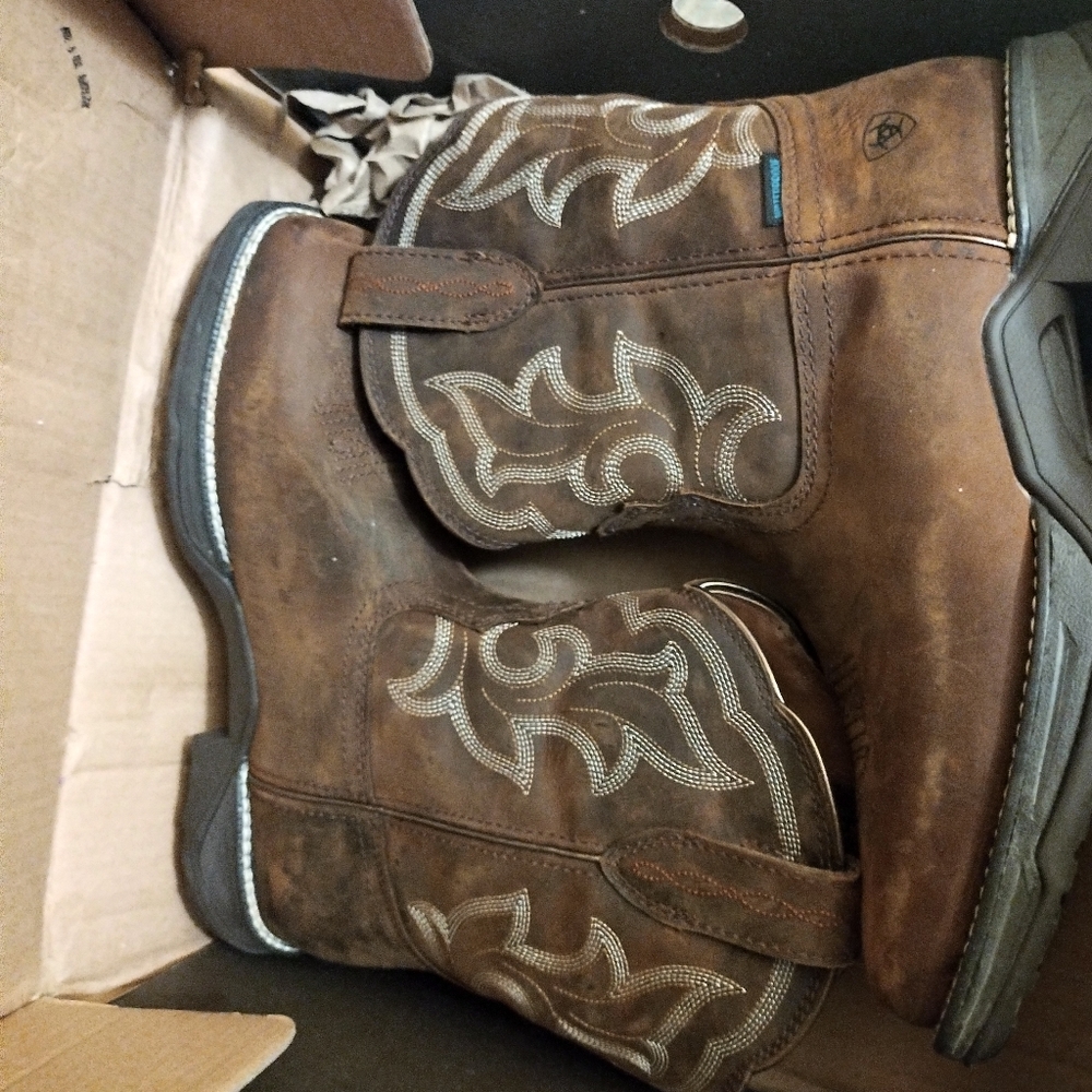 Ariat boots womens size 10 C Wide boots